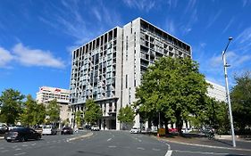 Lovely Cbd Two Bedroom Apartment Free Parking Gym And Sauna